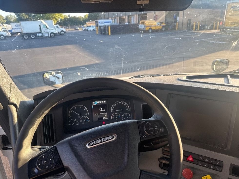Day Cab Tractor-Heavy Duty Tractors-Freightliner-2019-T12664ST-Capitol Heights-MD-425,698\n\t\tmiles-$ 43,000 - Image 11