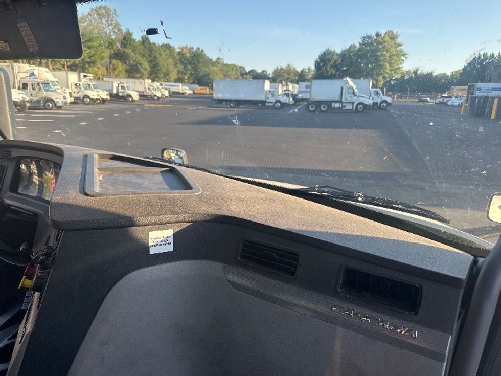 Day Cab Tractor-Heavy Duty Tractors-Freightliner-2019-T12664ST-Capitol Heights-MD-425,698\n\t\tmiles-$ 43,000 - Image 13