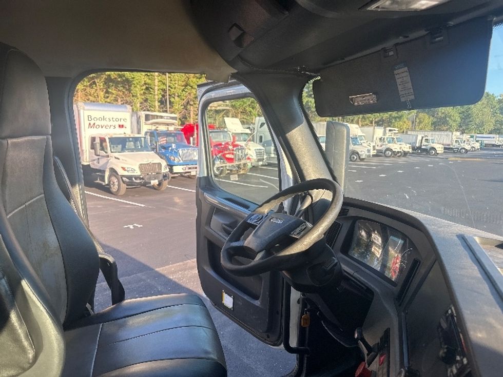 Day Cab Tractor-Heavy Duty Tractors-Freightliner-2019-T12664ST-Capitol Heights-MD-425,698\n\t\tmiles-$ 43,000 - Image 14