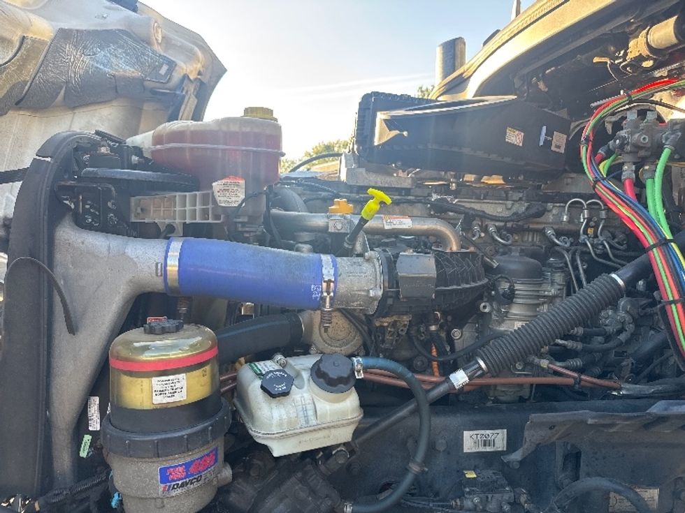 Day Cab Tractor-Heavy Duty Tractors-Freightliner-2019-T12664ST-Capitol Heights-MD-425,698\n\t\tmiles-$ 43,000 - Image 16