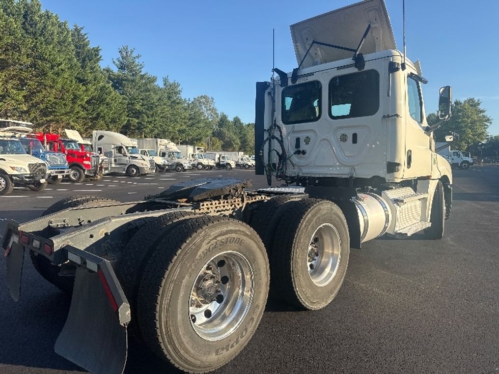 Day Cab Tractor-Heavy Duty Tractors-Freightliner-2019-T12664ST-Capitol Heights-MD-425,698\n\t\tmiles-$ 43,000 - Image 7