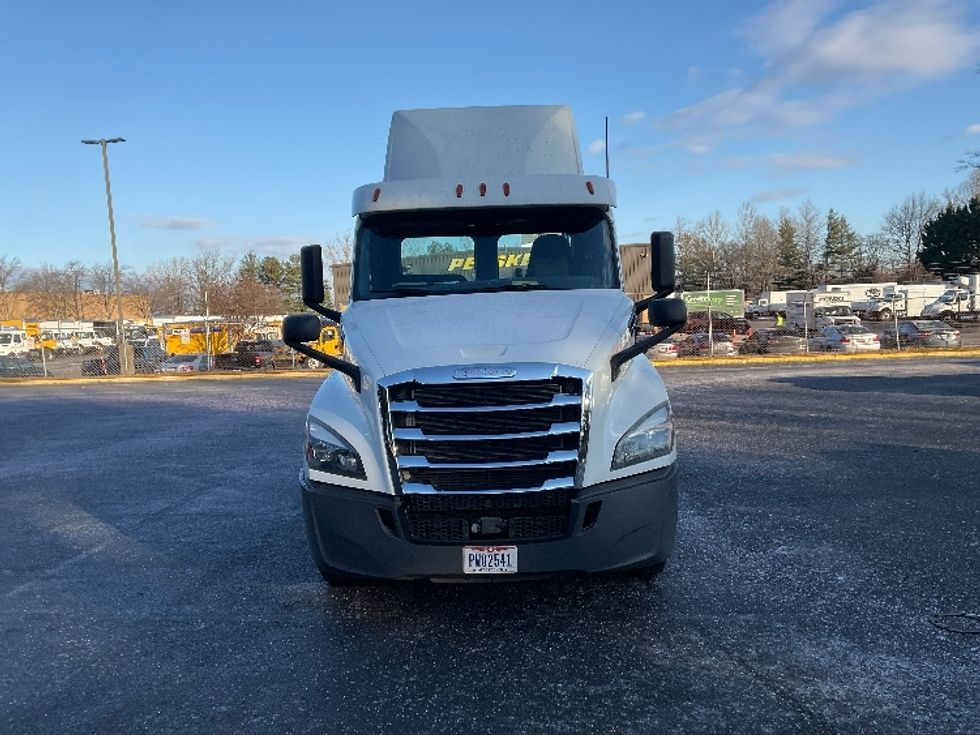 Day Cab Tractor-Heavy Duty Tractors-Freightliner-2019-T12664ST-Capitol Heights-MD-444,280\n\t\tmiles-$ 46,500 - Image 2