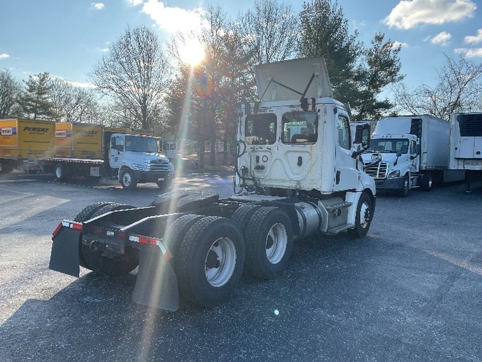Day Cab Tractor-Heavy Duty Tractors-Freightliner-2019-T12664ST-Capitol Heights-MD-444,280\n\t\tmiles-$ 46,500 - Image 7