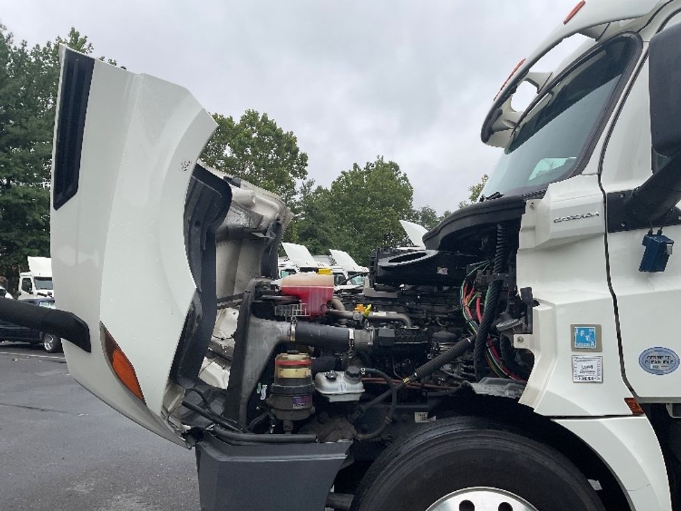 Day Cab Tractor-Heavy Duty Tractors-Freightliner-2019-T12664ST-Capitol Heights-MD-444,961\n\t\tmiles-$ 39,250 - Image 16