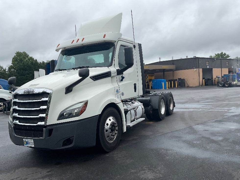 Day Cab Tractor-Heavy Duty Tractors-Freightliner-2019-T12664ST-Capitol Heights-MD-444,961\n\t\tmiles-$ 39,250 - Image 3