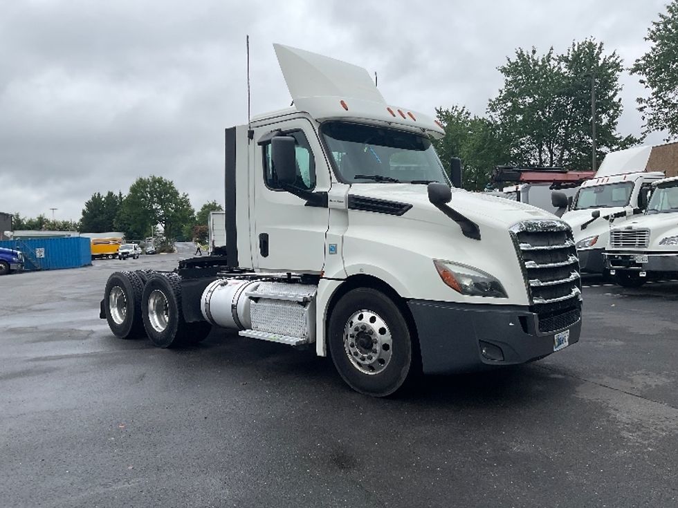Day Cab Tractor-Heavy Duty Tractors-Freightliner-2019-T12664ST-Capitol Heights-MD-444,961\n\t\tmiles-$ 42,500 - Image 1