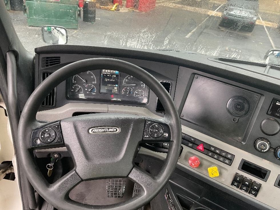 Day Cab Tractor-Heavy Duty Tractors-Freightliner-2019-T12664ST-Capitol Heights-MD-444,961\n\t\tmiles-$ 42,500 - Image 11