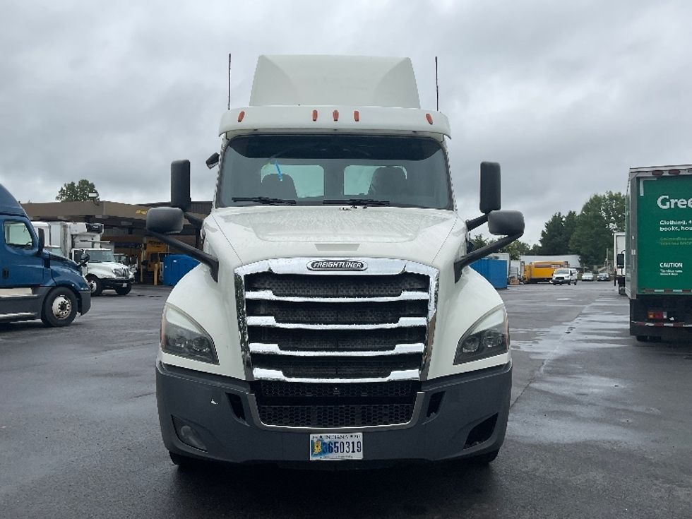 Day Cab Tractor-Heavy Duty Tractors-Freightliner-2019-T12664ST-Capitol Heights-MD-444,961\n\t\tmiles-$ 42,500 - Image 2