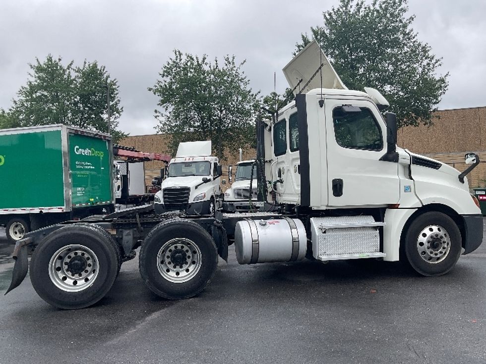 Day Cab Tractor-Heavy Duty Tractors-Freightliner-2019-T12664ST-Capitol Heights-MD-444,961\n\t\tmiles-$ 42,500 - Image 8