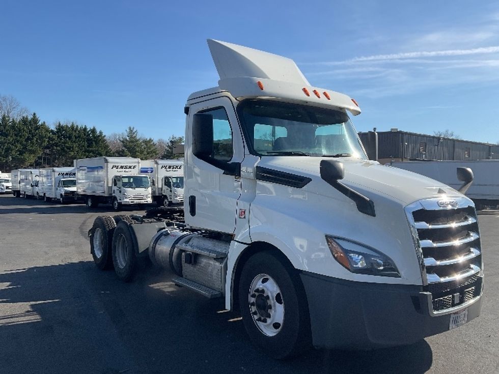 Day Cab Tractor-Heavy Duty Tractors-Freightliner-2019-T12664ST-Capitol Heights-MD-482,854\n\t\tmiles-$ 44,250 - Image 3
