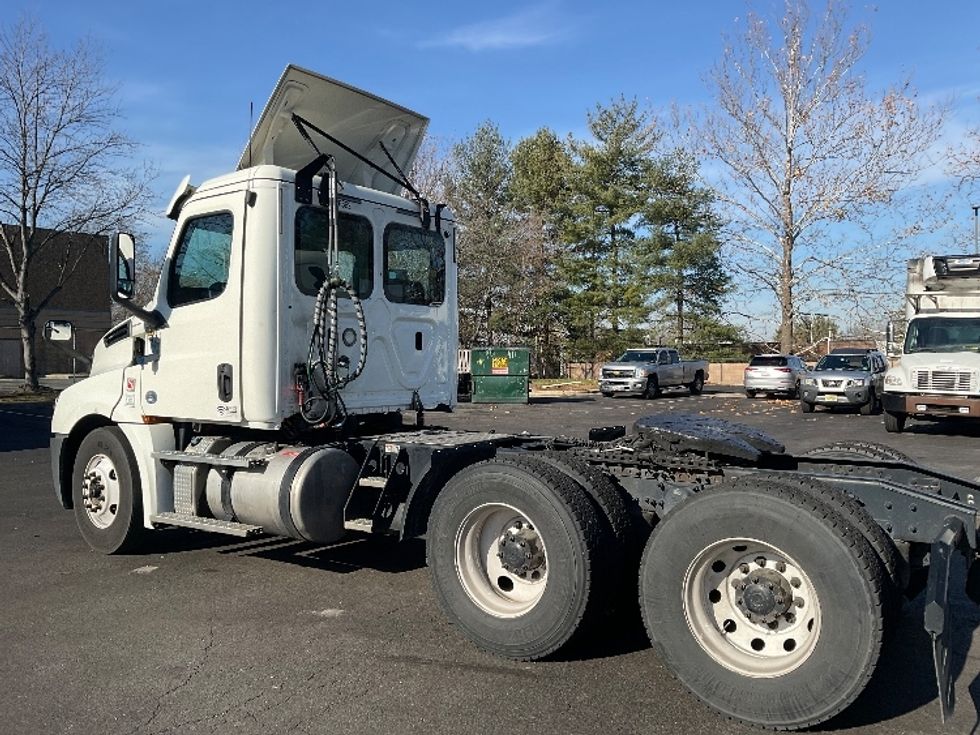 Day Cab Tractor-Heavy Duty Tractors-Freightliner-2019-T12664ST-Capitol Heights-MD-482,854\n\t\tmiles-$ 44,250 - Image 5