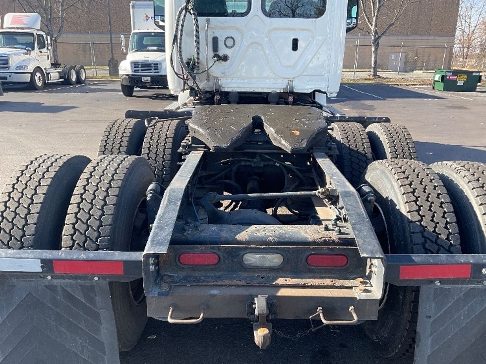 Day Cab Tractor-Heavy Duty Tractors-Freightliner-2019-T12664ST-Capitol Heights-MD-482,854\n\t\tmiles-$ 44,250 - Image 6