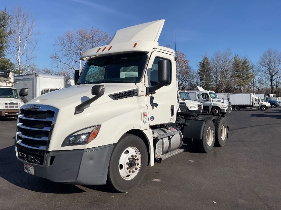 Day Cab Tractor-Heavy Duty Tractors-Freightliner-2019-T12664ST-Capitol Heights-MD-485,801\n\t\tmiles-$ 35,250 - Image 1