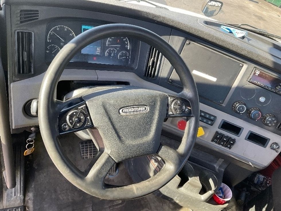 Day Cab Tractor-Heavy Duty Tractors-Freightliner-2019-T12664ST-Capitol Heights-MD-485,801\n\t\tmiles-$ 35,250 - Image 11