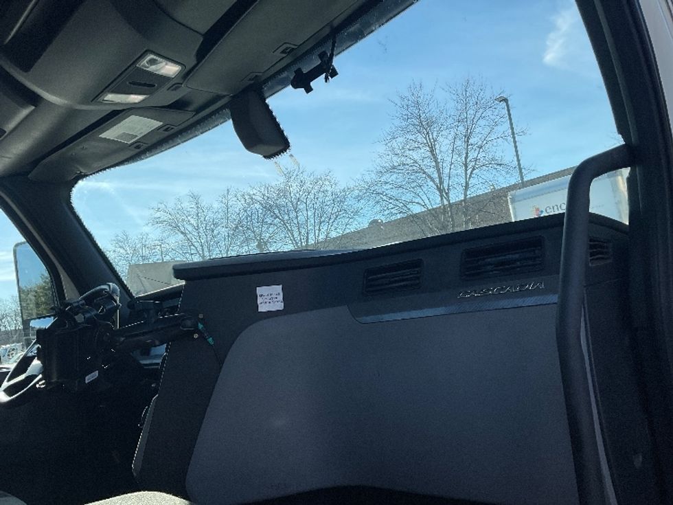 Day Cab Tractor-Heavy Duty Tractors-Freightliner-2019-T12664ST-Capitol Heights-MD-485,801\n\t\tmiles-$ 35,250 - Image 13