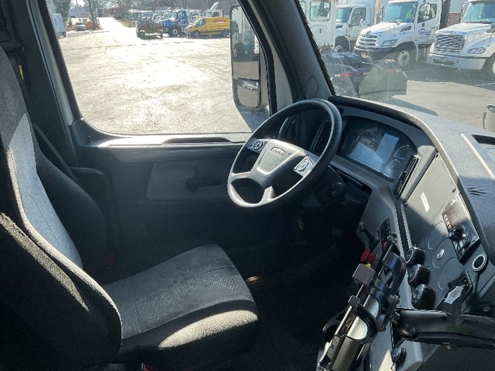 Day Cab Tractor-Heavy Duty Tractors-Freightliner-2019-T12664ST-Capitol Heights-MD-485,801\n\t\tmiles-$ 35,250 - Image 14