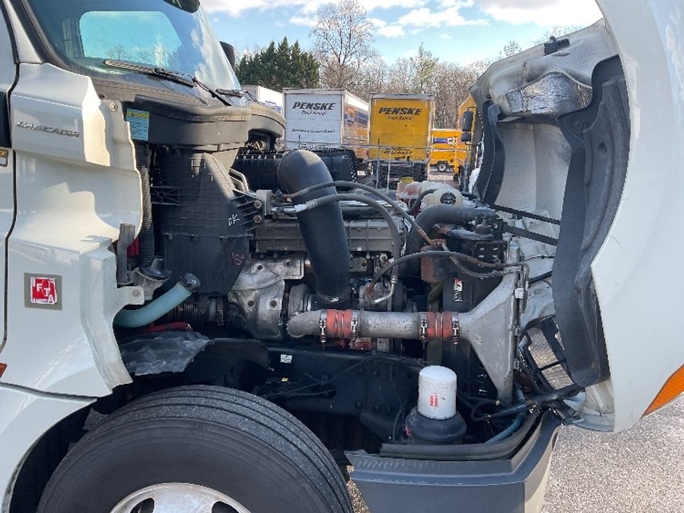 Day Cab Tractor-Heavy Duty Tractors-Freightliner-2019-T12664ST-Capitol Heights-MD-485,801\n\t\tmiles-$ 35,250 - Image 15