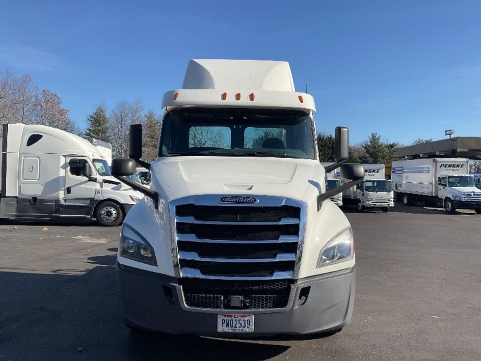 Day Cab Tractor-Heavy Duty Tractors-Freightliner-2019-T12664ST-Capitol Heights-MD-485,801\n\t\tmiles-$ 35,250 - Image 2