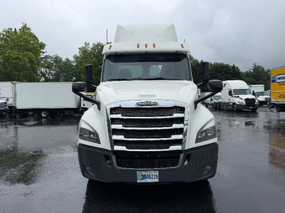 Day Cab Tractor-Heavy Duty Tractors-Freightliner-2019-T12664ST-Capitol Heights-MD-512,825\n\t\tmiles-$ 35,750 - Image 2