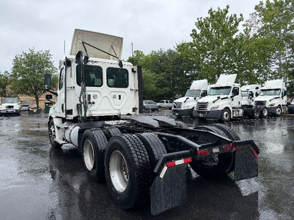 Day Cab Tractor-Heavy Duty Tractors-Freightliner-2019-T12664ST-Capitol Heights-MD-512,825\n\t\tmiles-$ 35,750 - Image 4