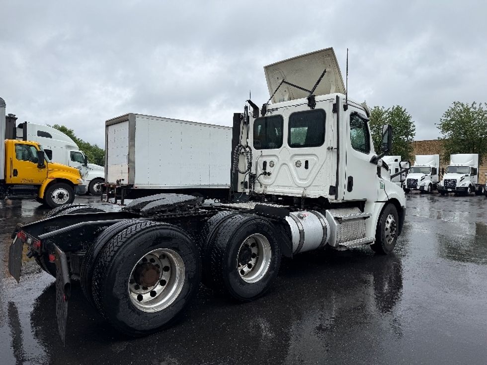 Day Cab Tractor-Heavy Duty Tractors-Freightliner-2019-T12664ST-Capitol Heights-MD-512,825\n\t\tmiles-$ 35,750 - Image 6