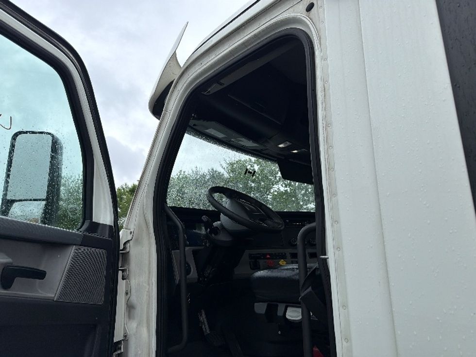 Day Cab Tractor-Heavy Duty Tractors-Freightliner-2019-T12664ST-Capitol Heights-MD-512,825\n\t\tmiles-$ 35,750 - Image 7