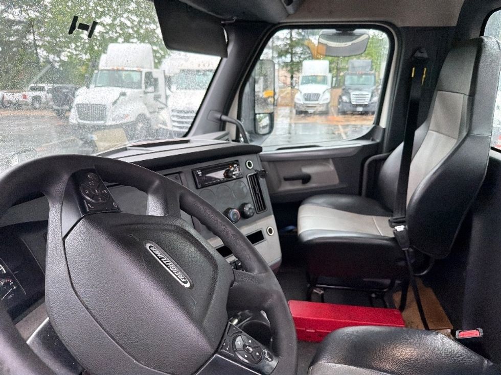 Day Cab Tractor-Heavy Duty Tractors-Freightliner-2019-T12664ST-Capitol Heights-MD-512,825\n\t\tmiles-$ 35,750 - Image 8