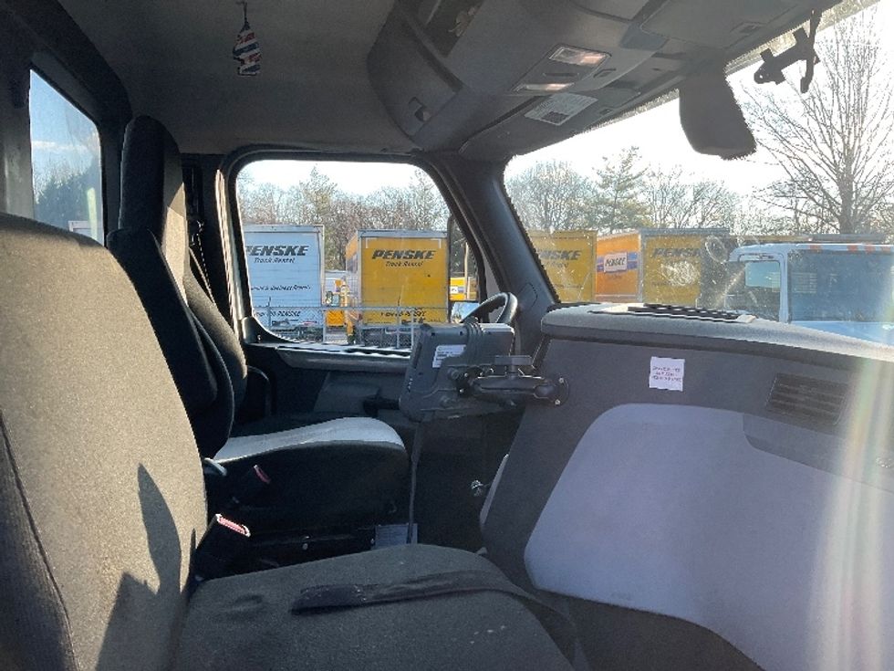 Day Cab Tractor-Heavy Duty Tractors-Freightliner-2019-T12664ST-Capitol Heights-MD-525,988\n\t\tmiles-$ 42,500 - Image 14