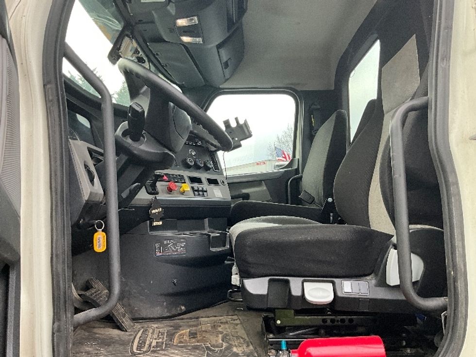 2019 Freightliner Cascadia 126" Day cab photo 10