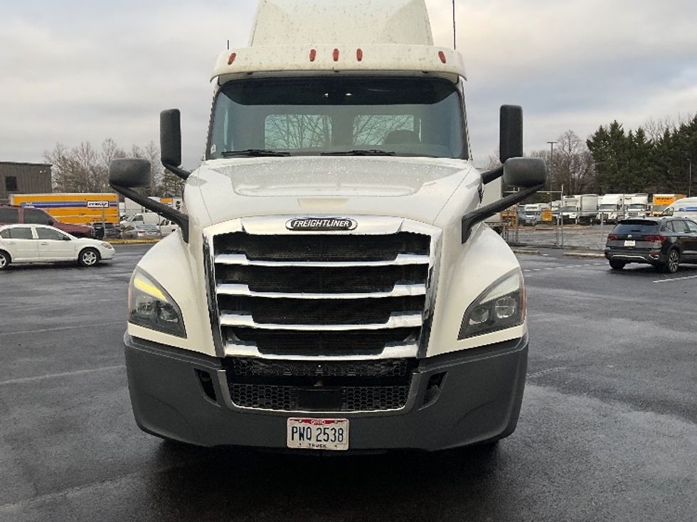 2019 Freightliner Cascadia 126" Day cab photo 2