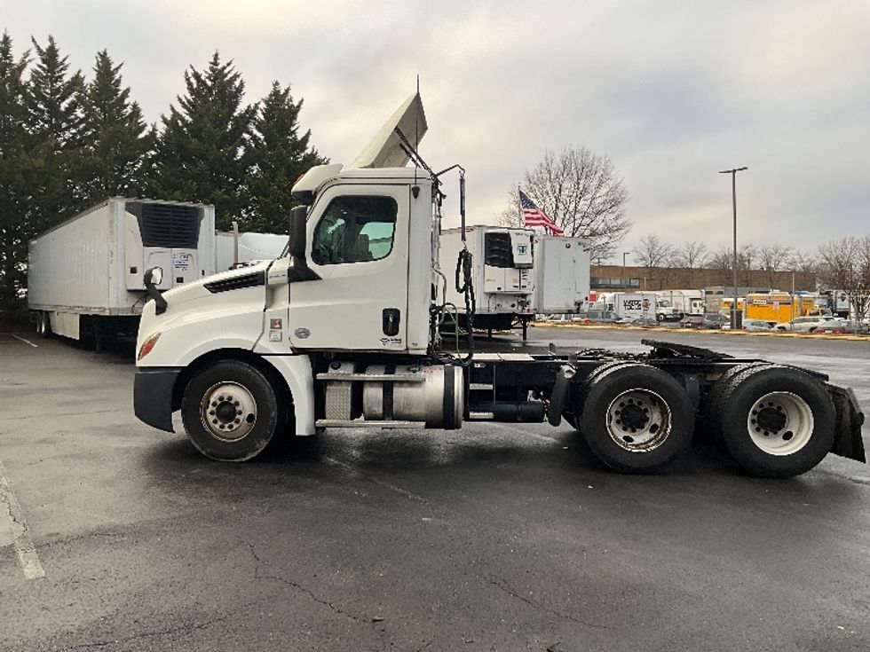 2019 Freightliner Cascadia 126" Day cab photo 4