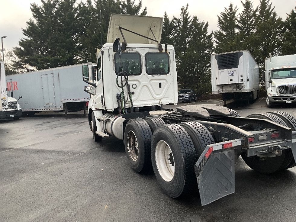 2019 Freightliner Cascadia 126" Day cab photo 5