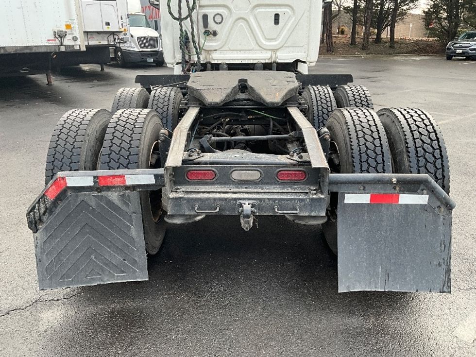 2019 Freightliner Cascadia 126" Day cab photo 6