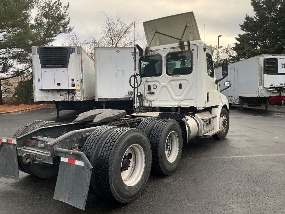 2019 Freightliner Cascadia 126" Day cab photo 7