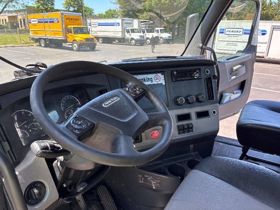 Day Cab Tractor-Heavy Duty Tractors-Freightliner-2019-T12664ST-Capitol Heights-MD-557,767\n\t\tmiles-$ 32,750 - Image 10