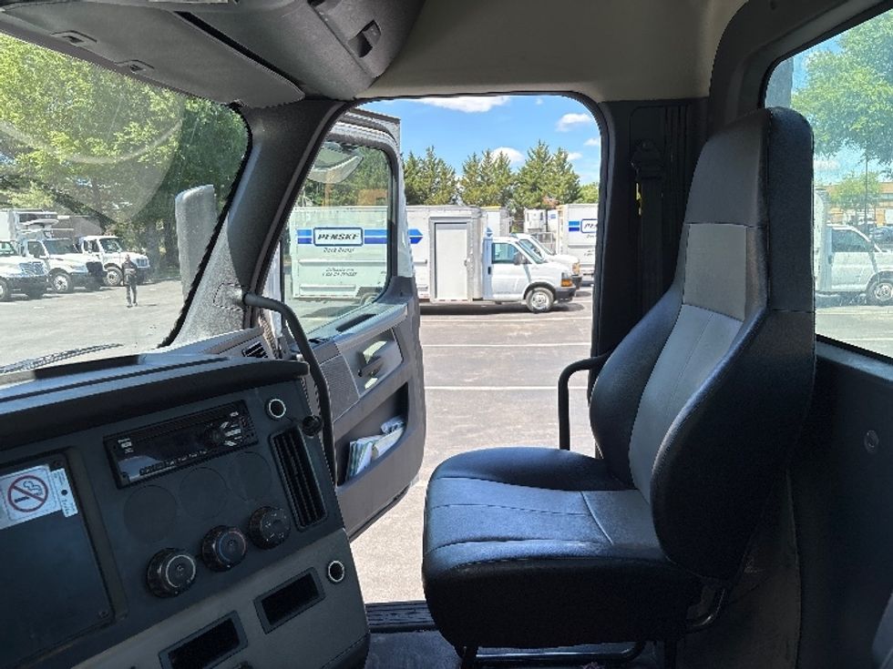 Day Cab Tractor-Heavy Duty Tractors-Freightliner-2019-T12664ST-Capitol Heights-MD-557,767\n\t\tmiles-$ 32,750 - Image 11