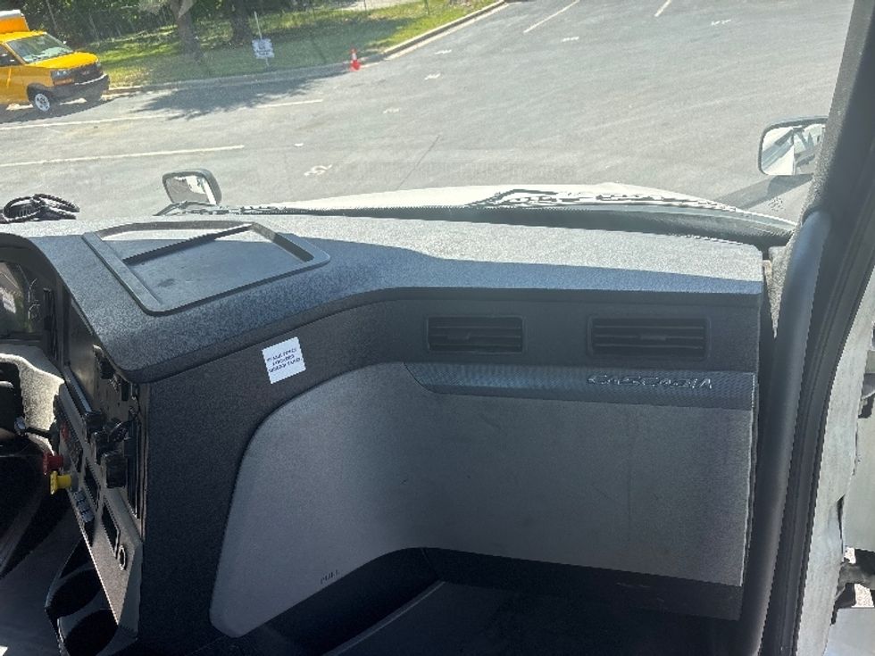 Day Cab Tractor-Heavy Duty Tractors-Freightliner-2019-T12664ST-Capitol Heights-MD-557,767\n\t\tmiles-$ 32,750 - Image 13