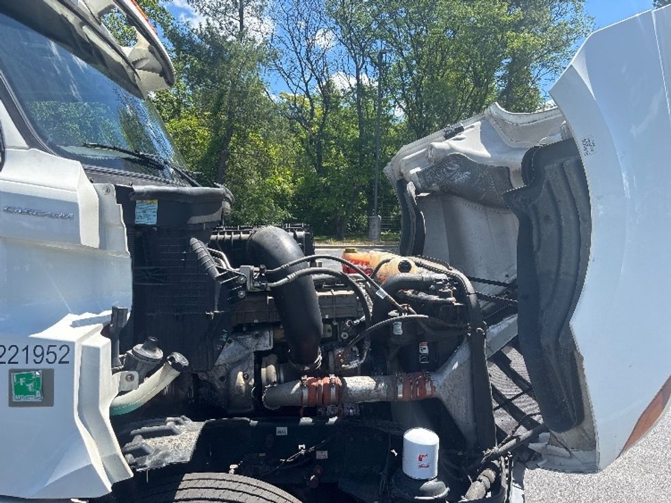 Day Cab Tractor-Heavy Duty Tractors-Freightliner-2019-T12664ST-Capitol Heights-MD-557,767\n\t\tmiles-$ 32,750 - Image 15
