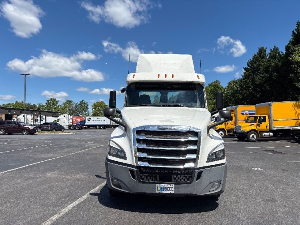 Day Cab Tractor-Heavy Duty Tractors-Freightliner-2019-T12664ST-Capitol Heights-MD-557,767\n\t\tmiles-$ 32,750 - Image 2