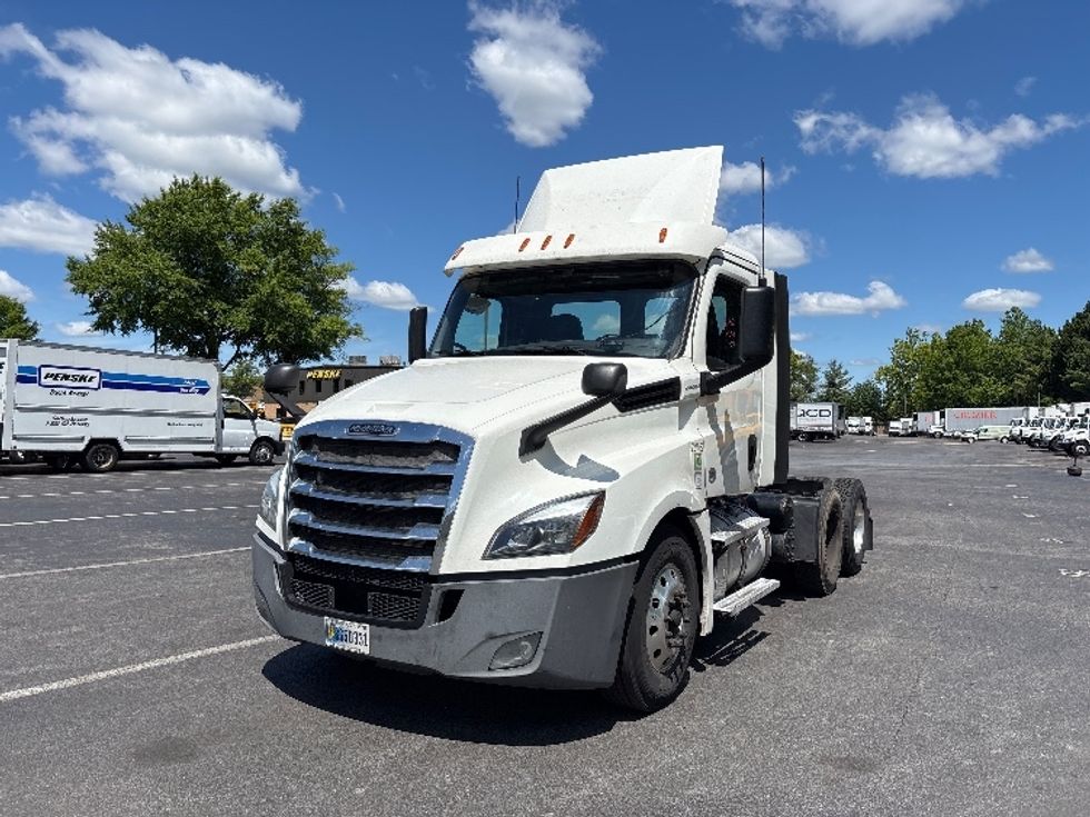Day Cab Tractor-Heavy Duty Tractors-Freightliner-2019-T12664ST-Capitol Heights-MD-557,767\n\t\tmiles-$ 32,750 - Image 3