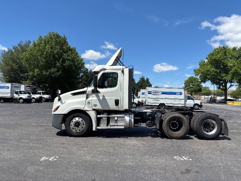Day Cab Tractor-Heavy Duty Tractors-Freightliner-2019-T12664ST-Capitol Heights-MD-557,767\n\t\tmiles-$ 32,750 - Image 4