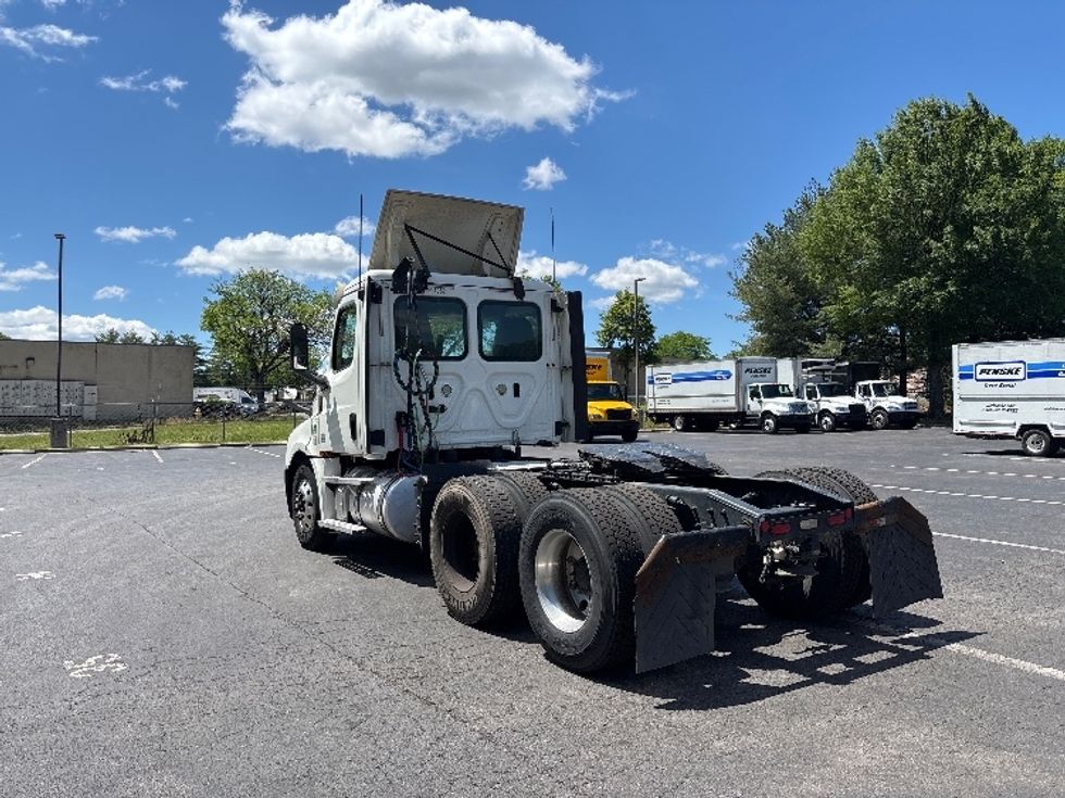 Day Cab Tractor-Heavy Duty Tractors-Freightliner-2019-T12664ST-Capitol Heights-MD-557,767\n\t\tmiles-$ 32,750 - Image 5