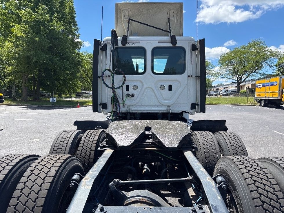 Day Cab Tractor-Heavy Duty Tractors-Freightliner-2019-T12664ST-Capitol Heights-MD-557,767\n\t\tmiles-$ 32,750 - Image 6