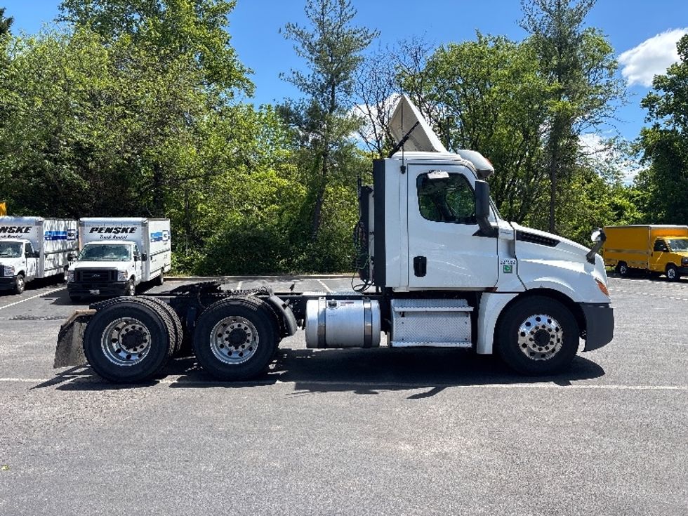 Day Cab Tractor-Heavy Duty Tractors-Freightliner-2019-T12664ST-Capitol Heights-MD-557,767\n\t\tmiles-$ 32,750 - Image 8