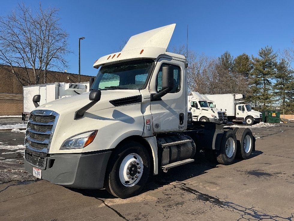 Day Cab Tractor-Heavy Duty Tractors-Freightliner-2019-T12664ST-Capitol Heights-MD-562,109\n\t\tmiles-$ 36,250 - Image 1