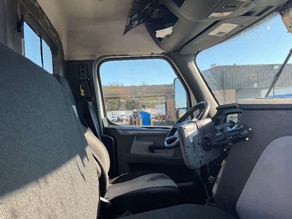 Day Cab Tractor-Heavy Duty Tractors-Freightliner-2019-T12664ST-Capitol Heights-MD-562,109\n\t\tmiles-$ 36,250 - Image 14