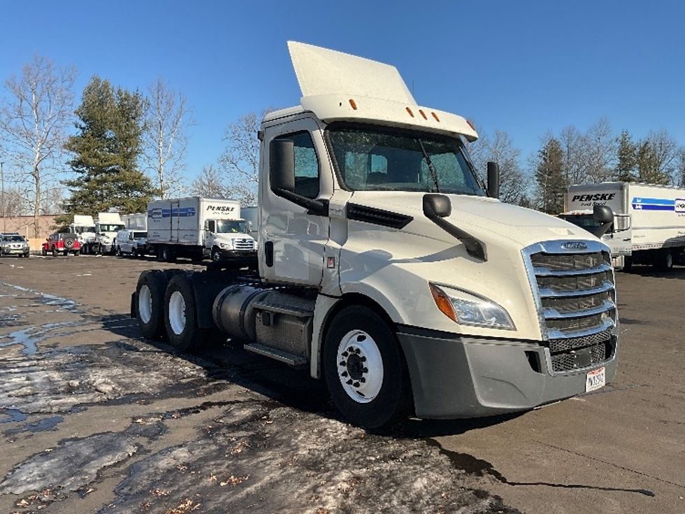 Day Cab Tractor-Heavy Duty Tractors-Freightliner-2019-T12664ST-Capitol Heights-MD-562,109\n\t\tmiles-$ 36,250 - Image 3