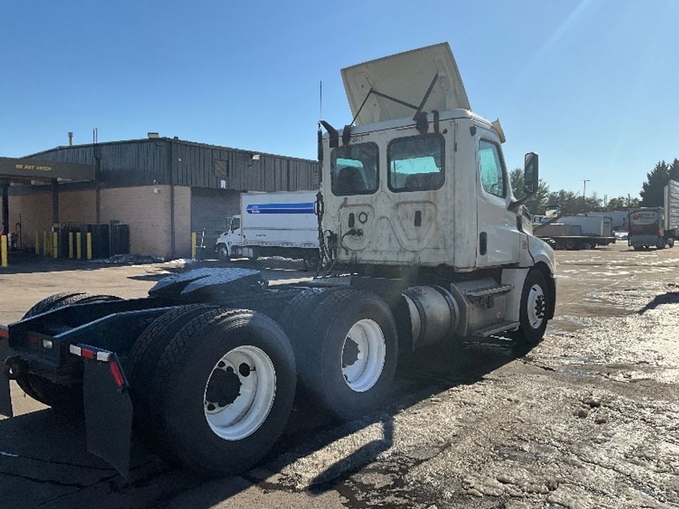 Day Cab Tractor-Heavy Duty Tractors-Freightliner-2019-T12664ST-Capitol Heights-MD-562,109\n\t\tmiles-$ 36,250 - Image 7