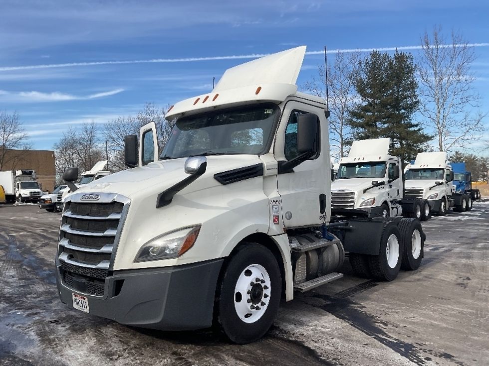 Day Cab Tractor-Heavy Duty Tractors-Freightliner-2019-T12664ST-Capitol Heights-MD-578,794\n\t\tmiles-$ 35,750 - Image 1