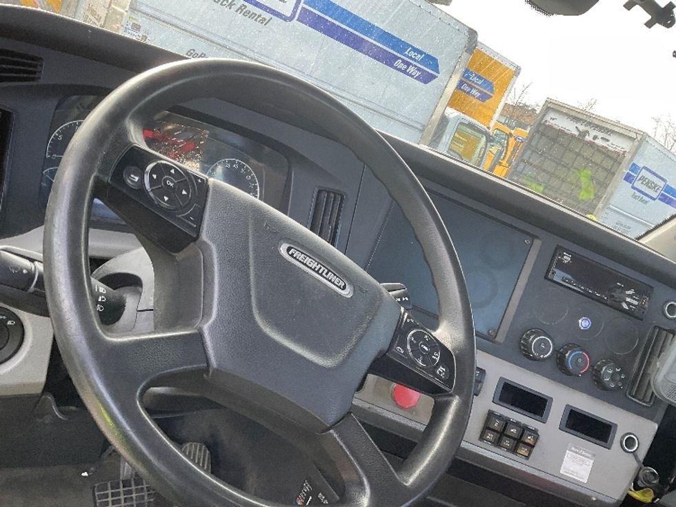 Day Cab Tractor-Heavy Duty Tractors-Freightliner-2019-T12664ST-Capitol Heights-MD-578,794\n\t\tmiles-$ 35,750 - Image 10